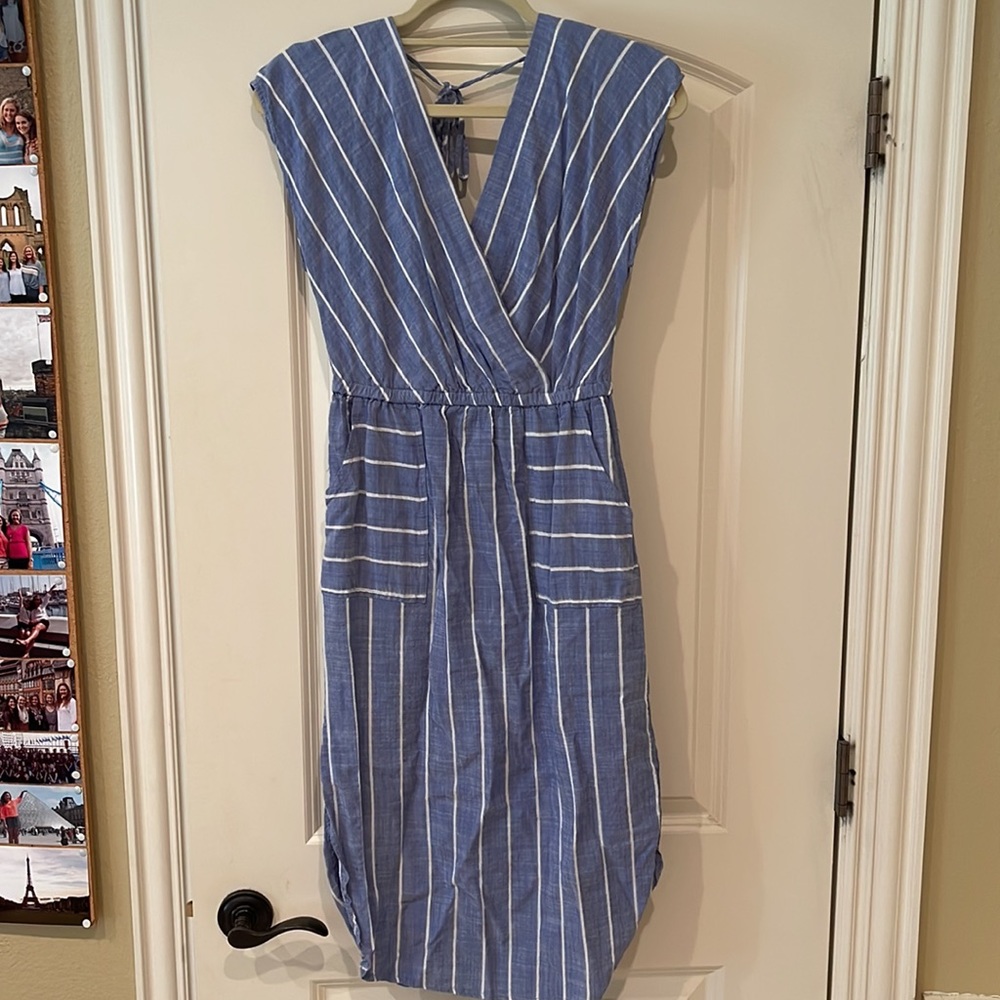 Blue and white striped universal thread dress